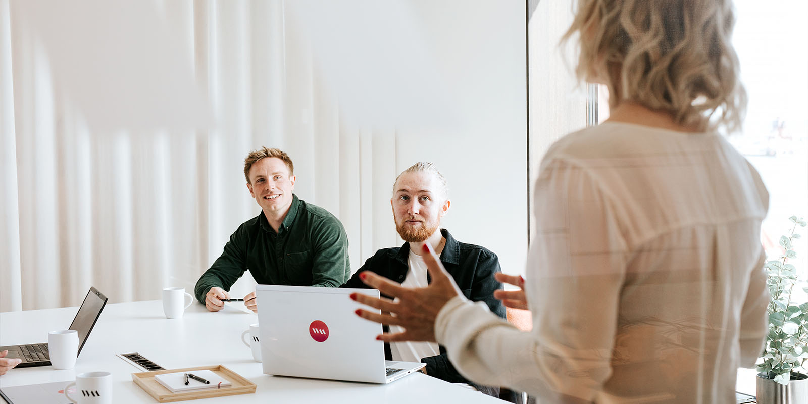 Customer Engagement-hero-3.jpg dynamics 365 customer engagement